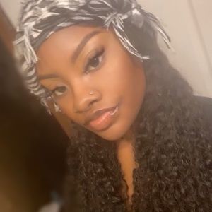 Meet your Posher, Gloriana